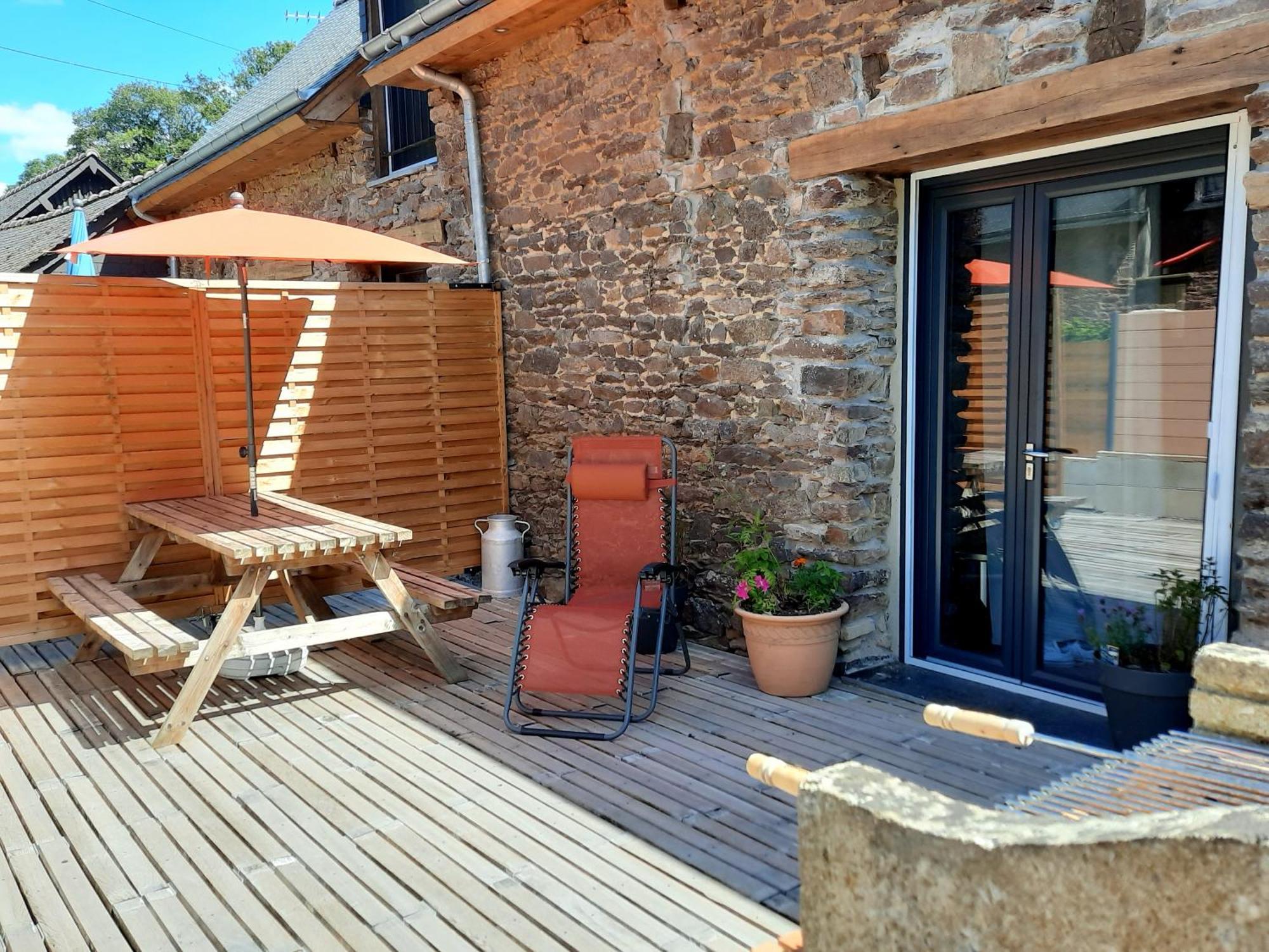 A La Memoire De Merlin & Spa Saint-Malon-sur-Mel Exterior photo