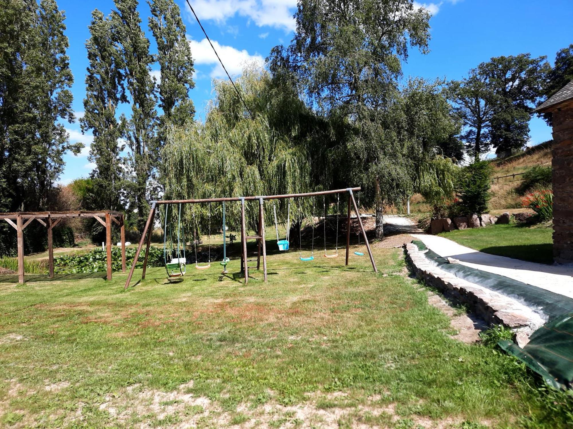 A La Memoire De Merlin & Spa Saint-Malon-sur-Mel Exterior photo